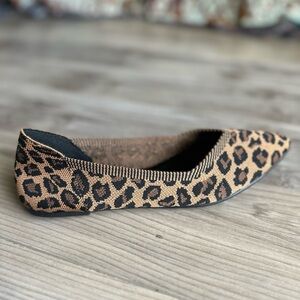 Mia Kerri leopard print flats NWOB SZ 8